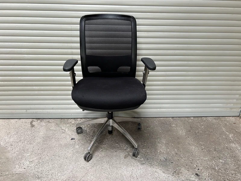 Bürodrehstuhl Schwarz mit Netzrücken