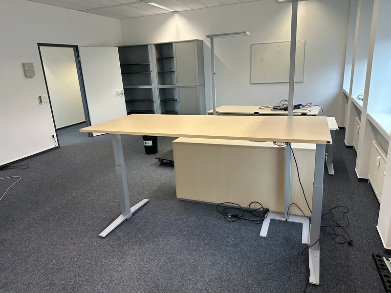 König & Neurath Talo.S Elektrisch höhenverstellbarer Schreibtisch Ahorn