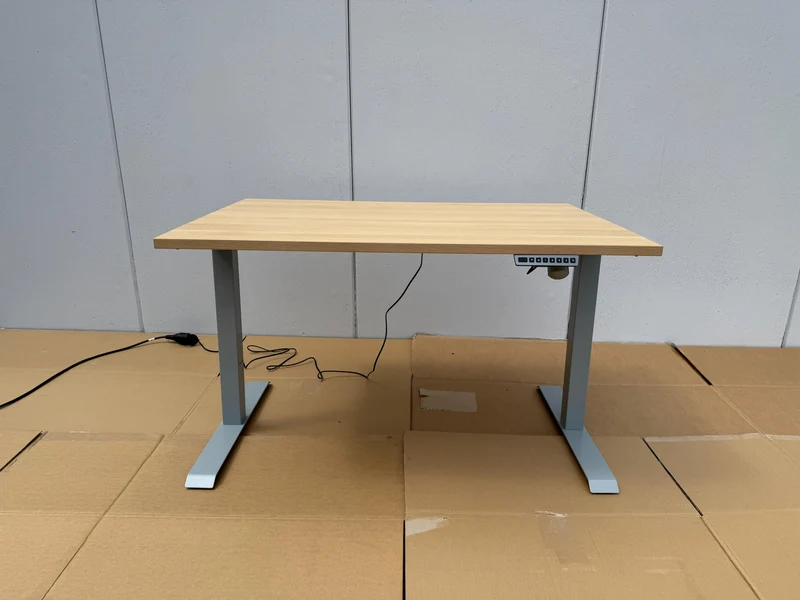 Elektrisch höhenverstellbarer Schreibtisch Eiche