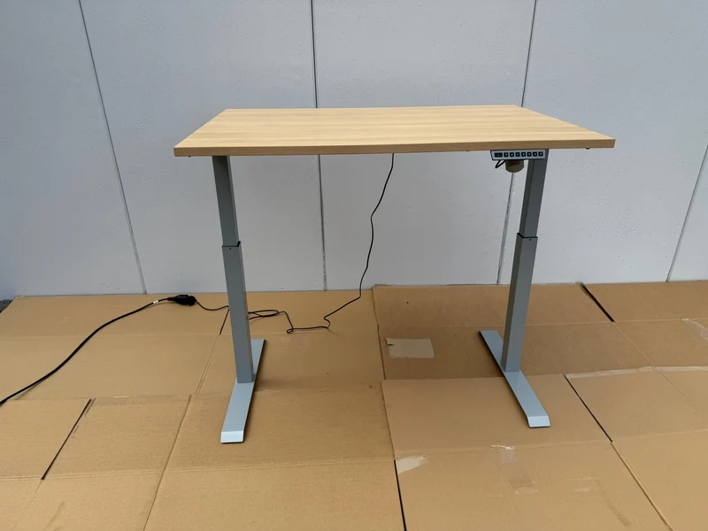 Elektrisch höhenverstellbarer Schreibtisch Eiche
