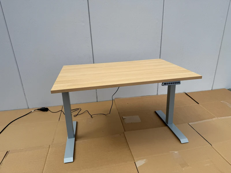 Elektrisch höhenverstellbarer Schreibtisch Eiche