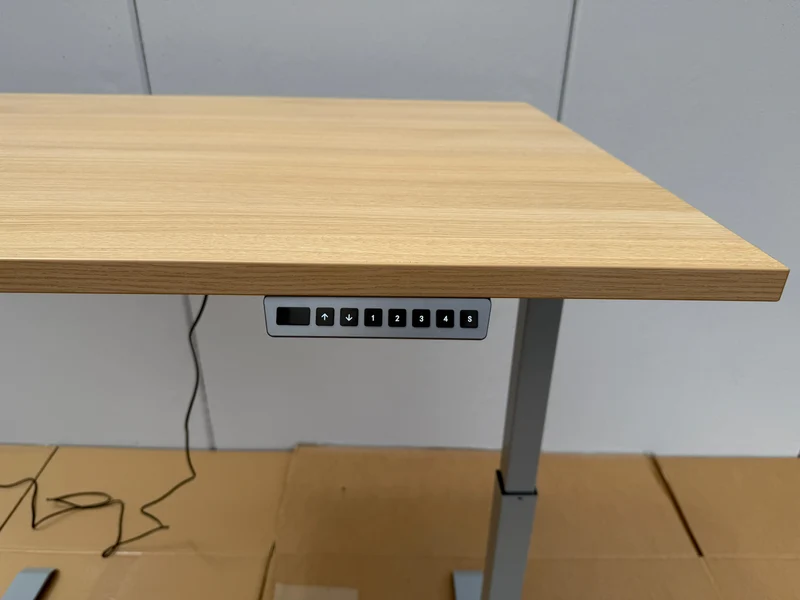 Elektrisch höhenverstellbarer Schreibtisch Eiche