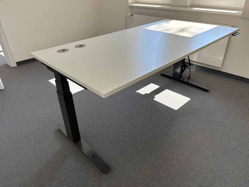 Assmann elektrisch höhenverstellbarer Schreibtisch