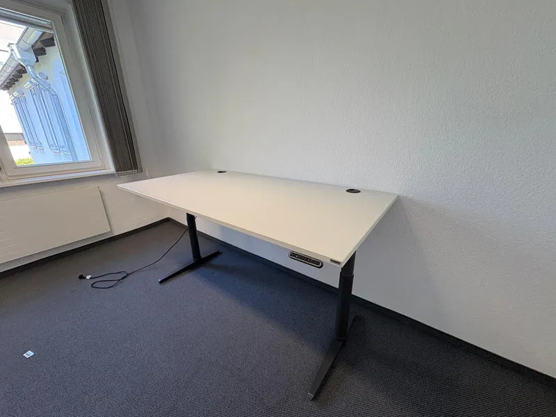 Assmann elektrisch höhenverstellbarer Schreibtisch