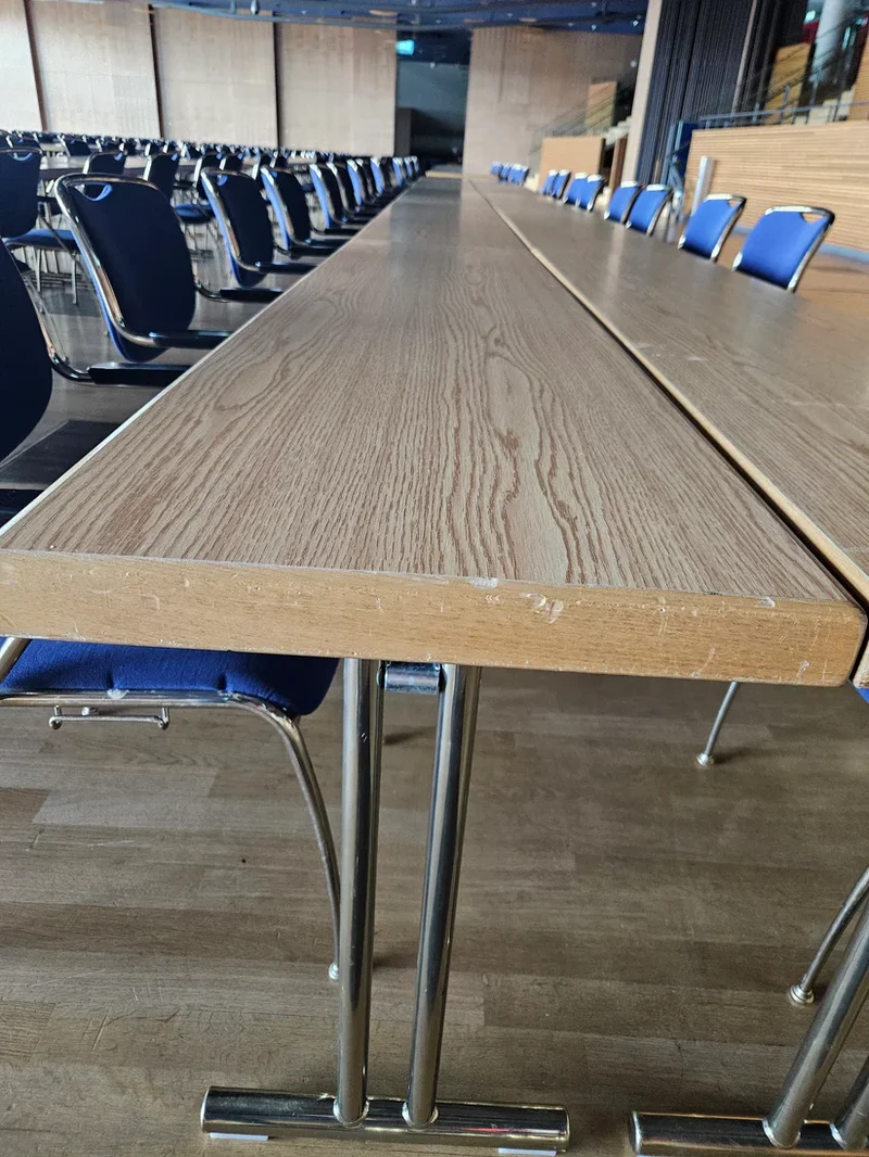 Hiller Konferenztische Besprechungstische