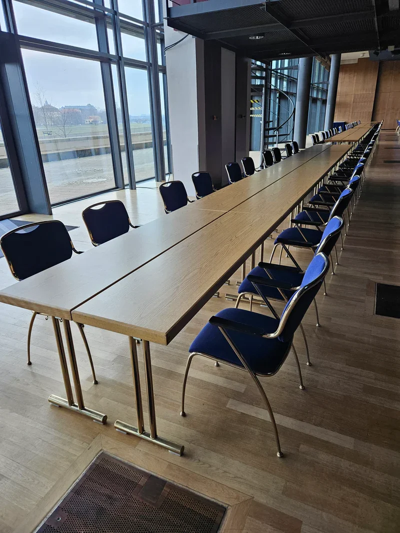Hiller Konferenztische Besprechungstische