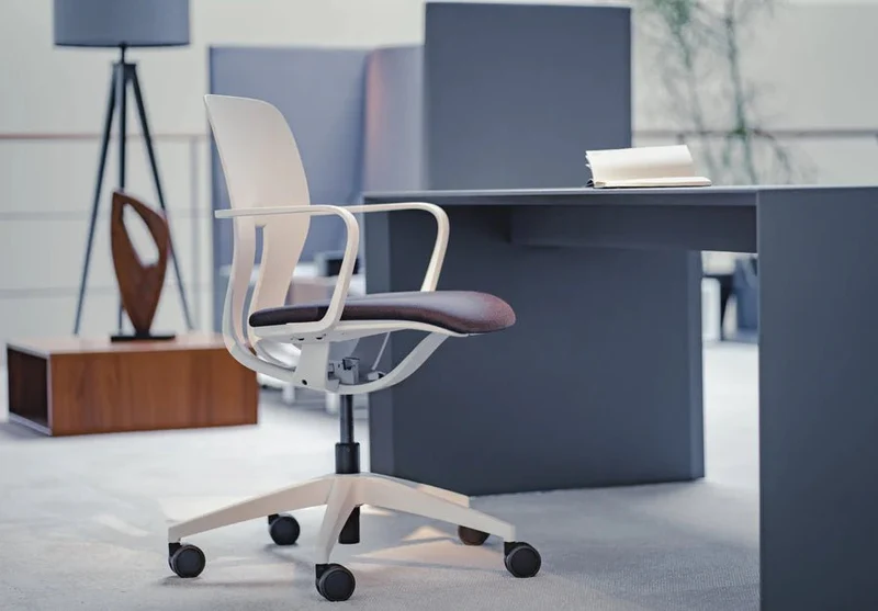 Klöber LIM White Padded (Mit Designarmlehne)