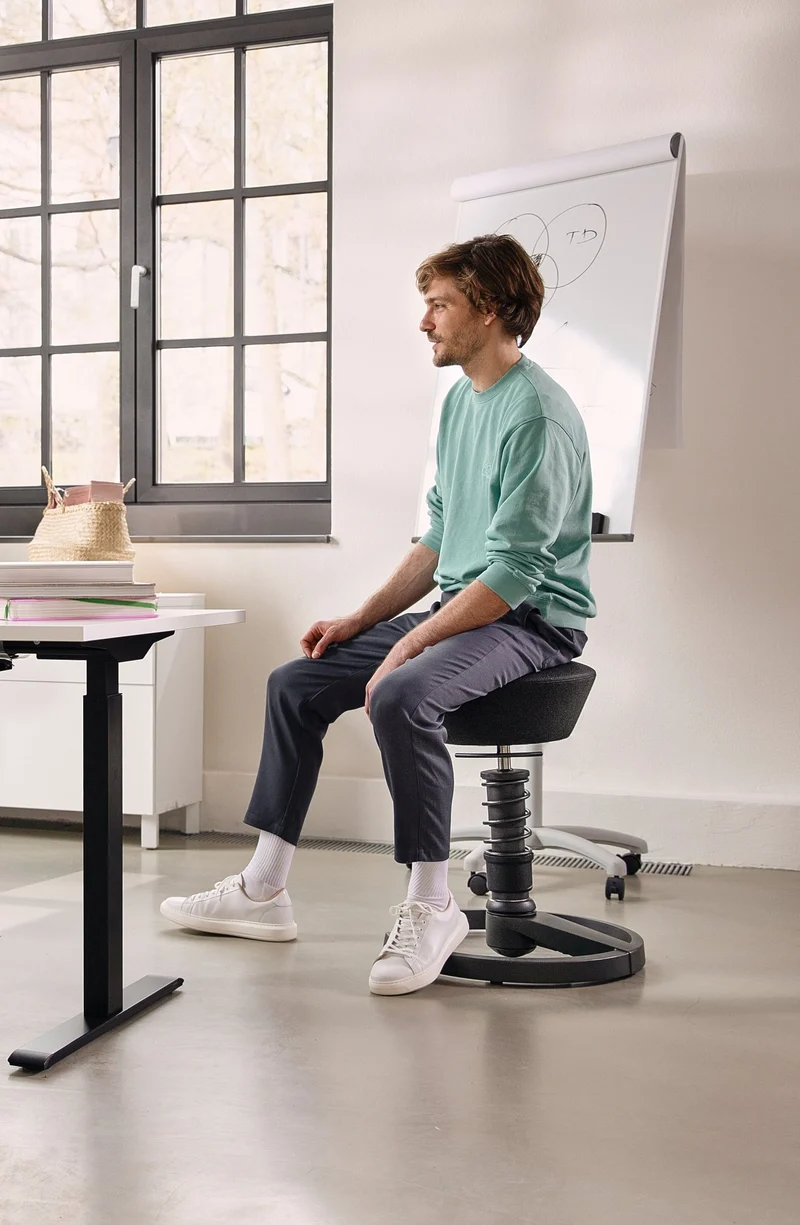 Aeris Swopper mit Gleiter (Schwarz) – Ergonomischer Sitzhocker für aktives Sitzen