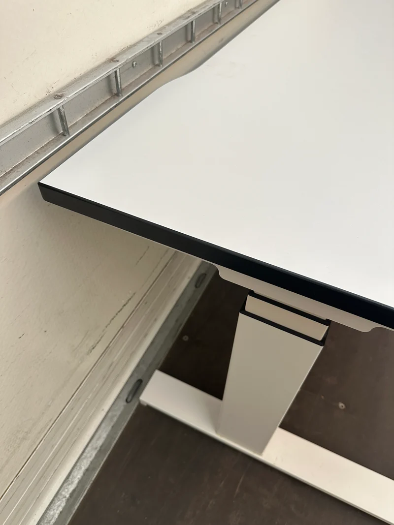 Steelcase elektrisch höhenverstellbarer Schreibtisch Weiß