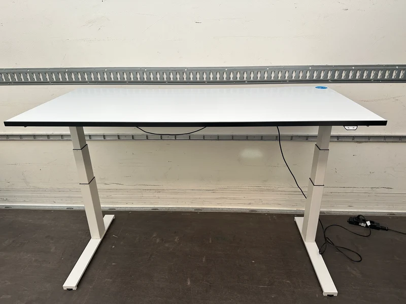 Steelcase elektrisch höhenverstellbarer Schreibtisch Weiß