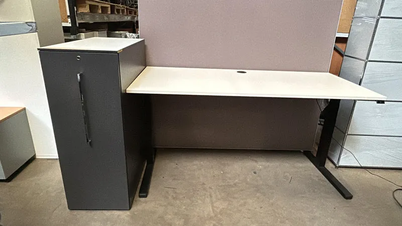 OMT elektrisch höhenverstellbarer Schreibtisch Weiß / Schwarz