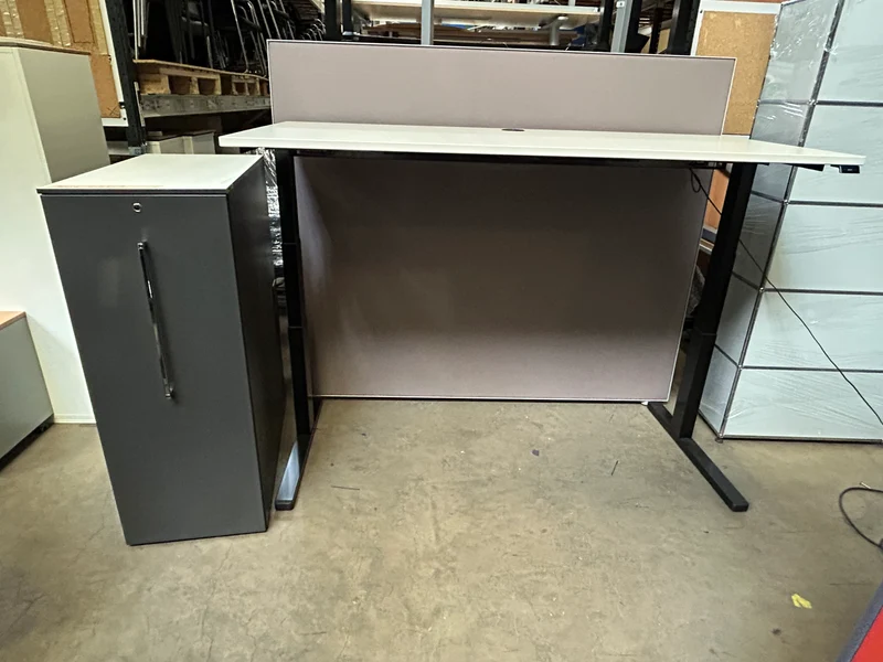 OMT elektrisch höhenverstellbarer Schreibtisch Weiß / Schwarz