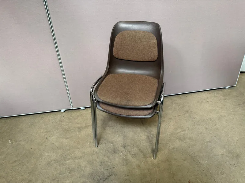 Konferenzstuhl Braun mit Polster
