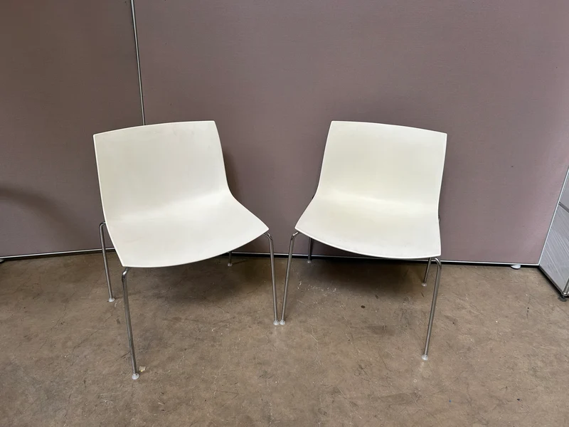 Arper Catifa 46 ohne Armlehnen Konferenzstuhl
