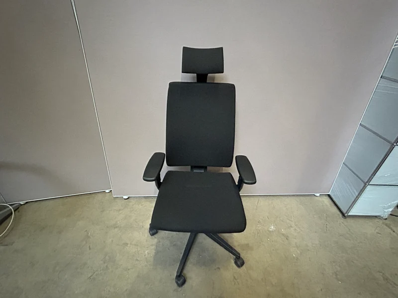 Nowystyle Bürodrehstuhl mit Kopfstütze