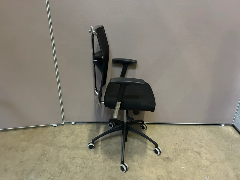 Bürodrehstuhl Schwarz mit Netzrücken