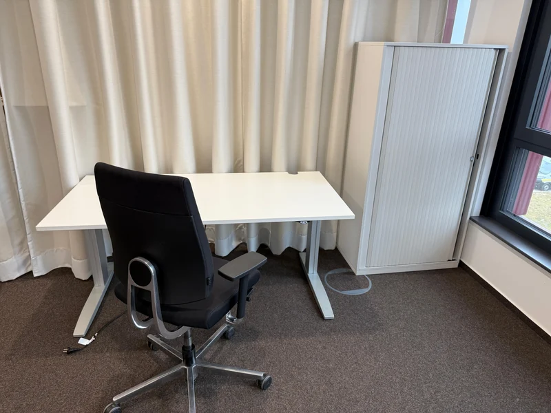 Ceka Elektrisch höhenverstellbarer Schreibtisch Weiß
