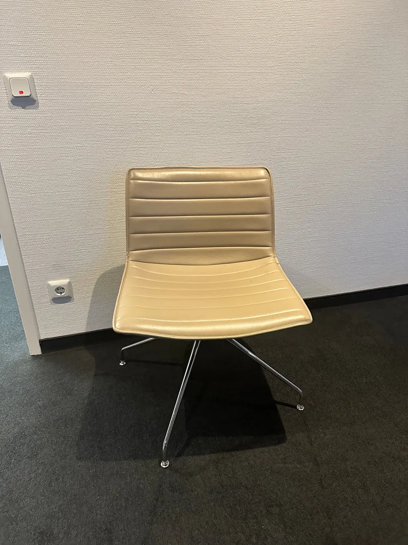 Arper Catifa 46 Altherr Molina Konferenzstuhl Beige