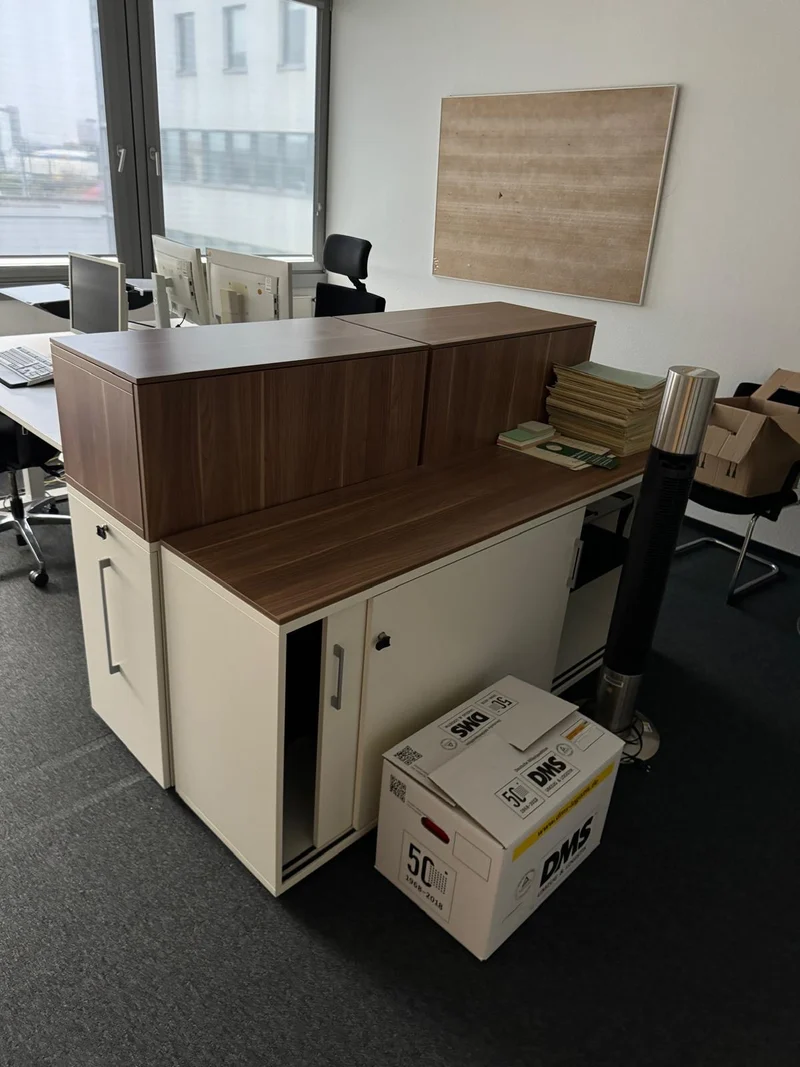 Kinnarps Elektrisch Höhenverstellbarer Schreibtisch