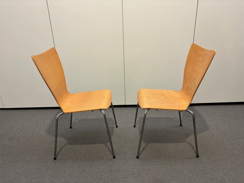 ProfiM Holzstapel Stühle