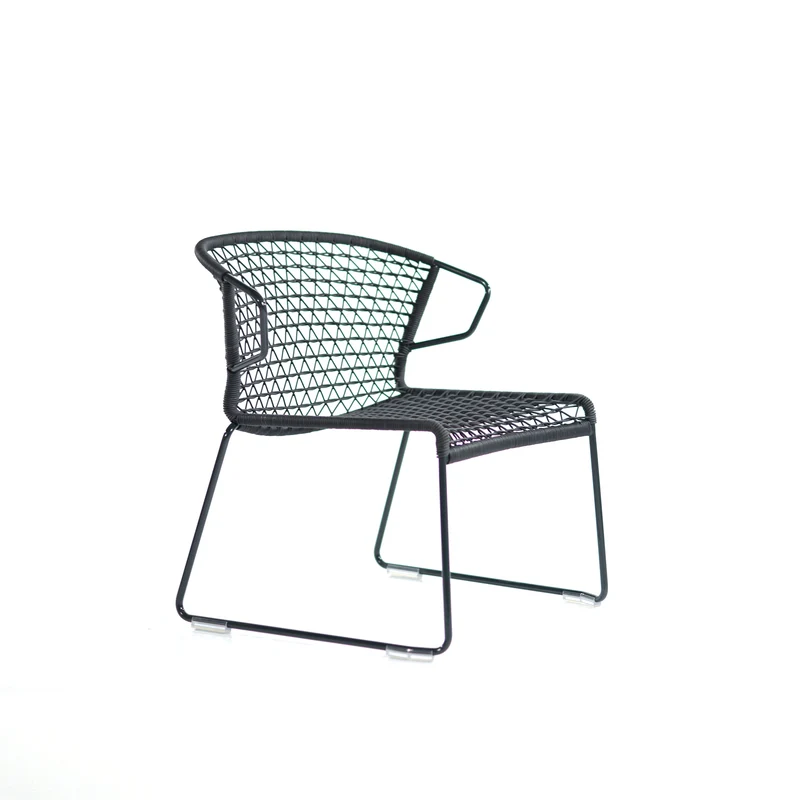 Vela In & Outdoor Armchair 698/LP