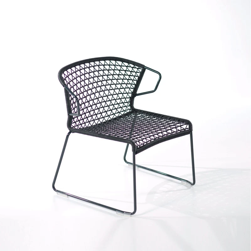 Vela In & Outdoor Armchair 698/LP