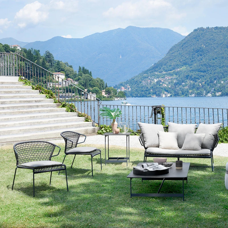 Vela In & Outdoor Armchair 698/LP