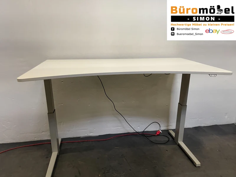 Steelcase elektrisch Höhenverstellbarer Cockpitschreibtisch Weiß / Lichtgrau