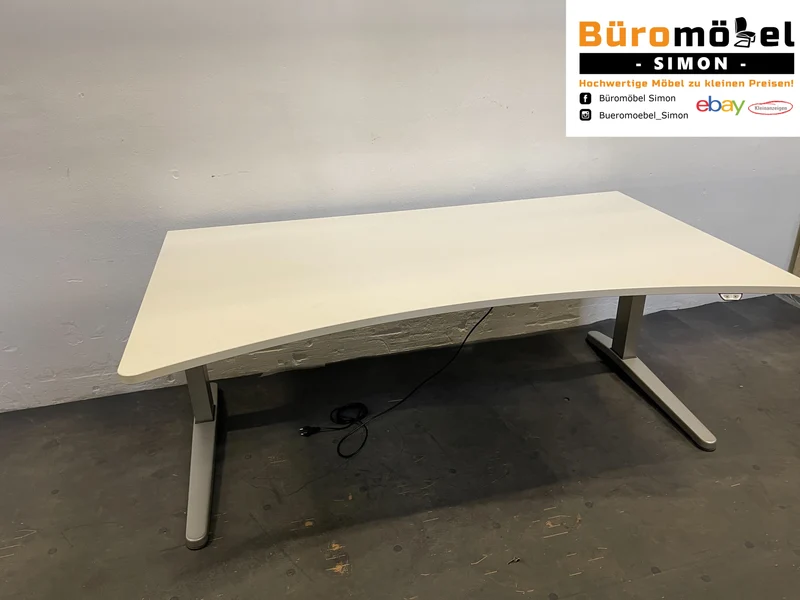 Steelcase elektrisch Höhenverstellbarer Cockpitschreibtisch Weiß / Lichtgrau