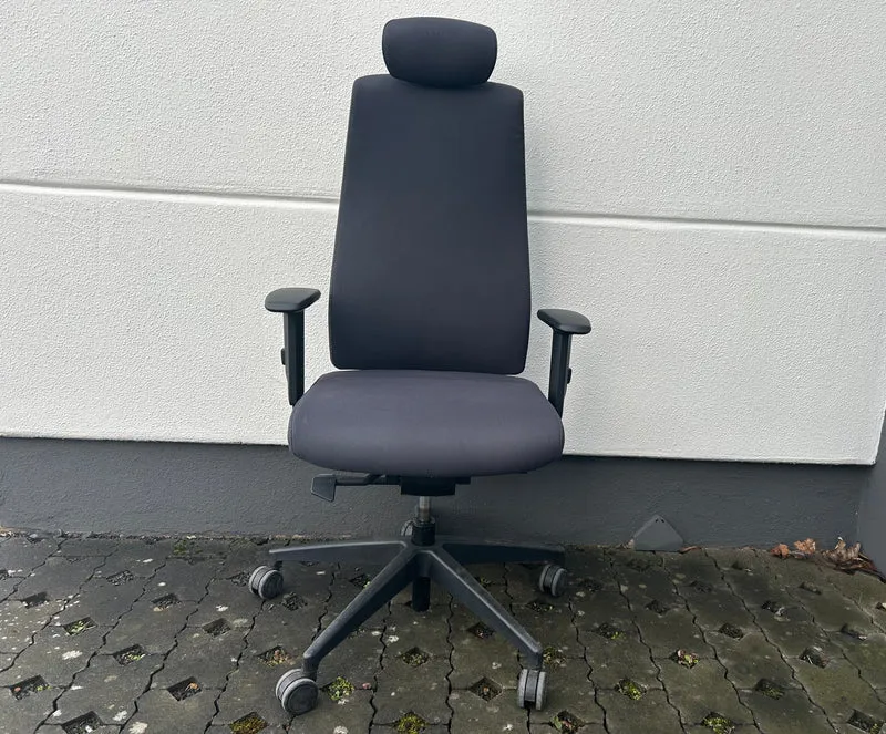 Interstuhl Goal mit Kopfstütze Ergonomischer Bürodrehstuhl