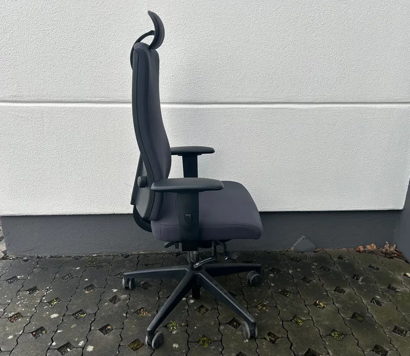 Interstuhl Goal mit Kopfstütze Ergonomischer Bürodrehstuhl